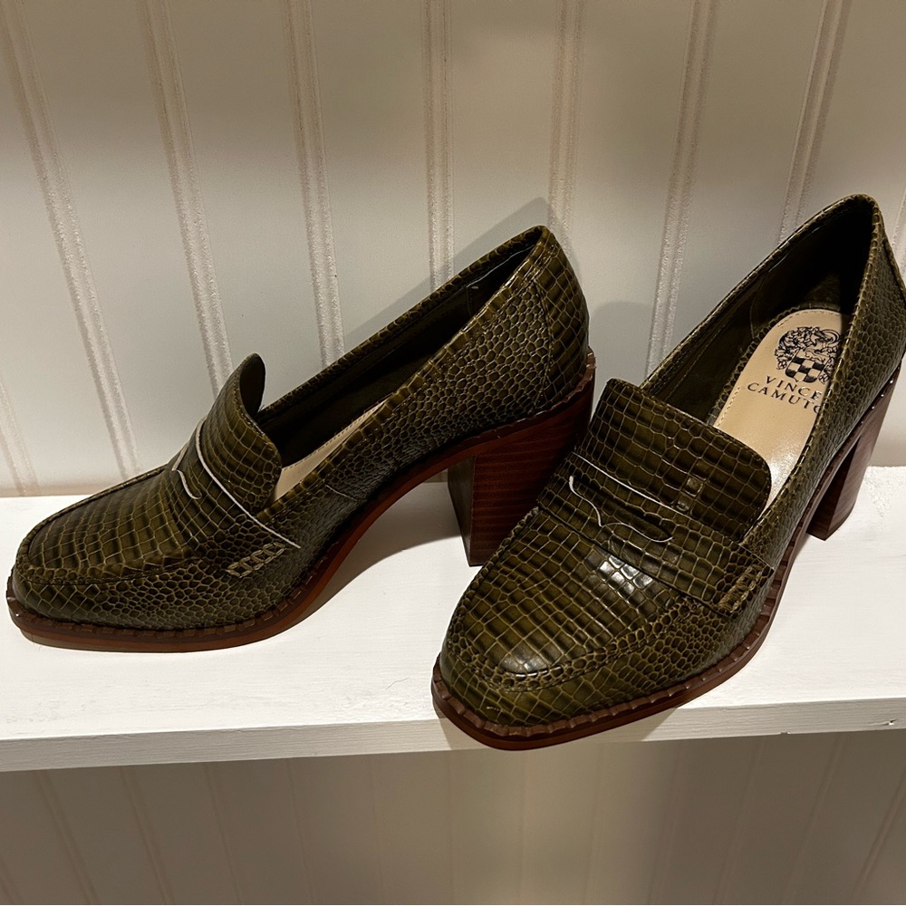 Leather crocodile loafers with block heel
